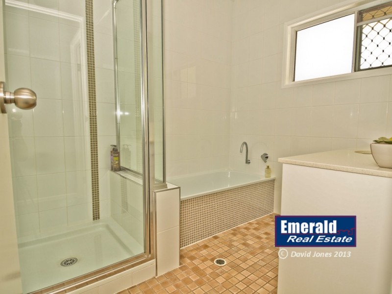 3 Thomas Place, Emerald QLD 4720