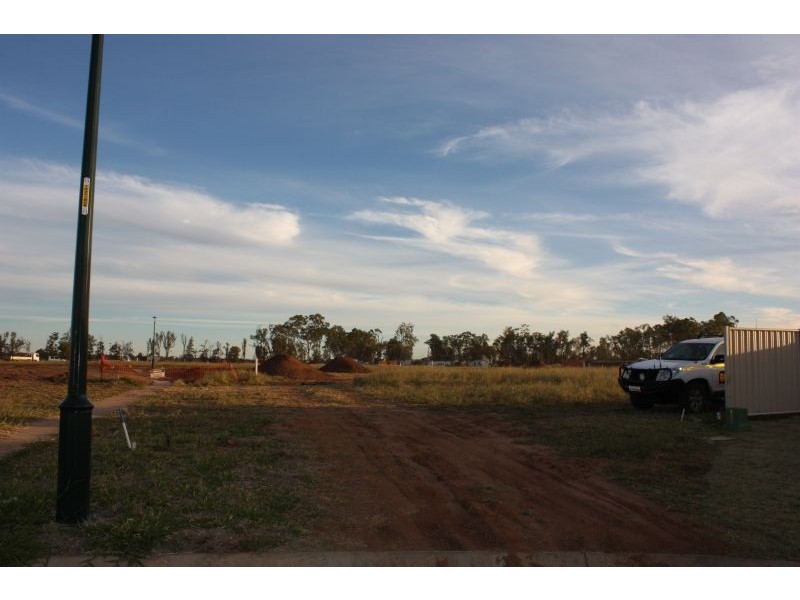 8 Ascot, Emerald QLD 4720