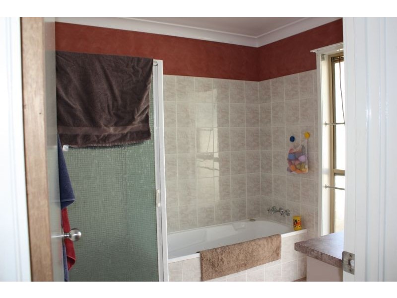 40 Bridgeman Drive, Emerald QLD 4720