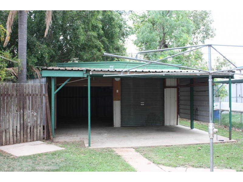 8 Saffola Place, Emerald QLD 4720