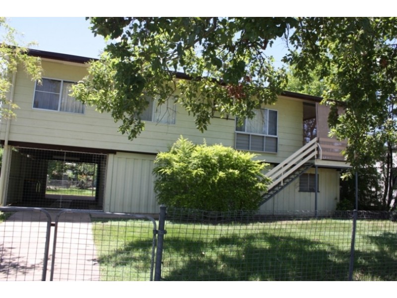 9 Roxburgh Street, Capella QLD 4723