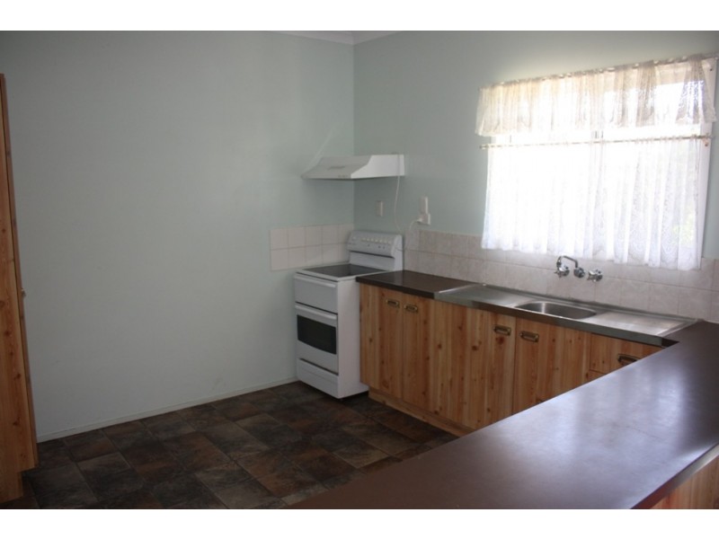 9 Roxburgh Street, Capella QLD 4723