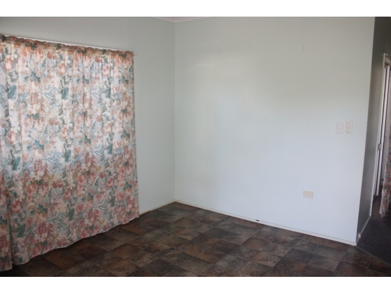 9 Roxburgh Street, Capella QLD 4723