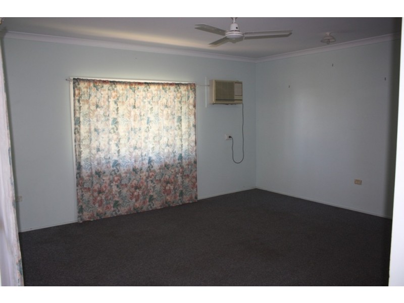 9 Roxburgh Street, Capella QLD 4723