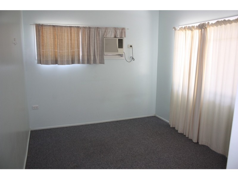 9 Roxburgh Street, Capella QLD 4723