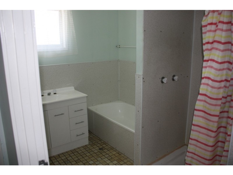 9 Roxburgh Street, Capella QLD 4723