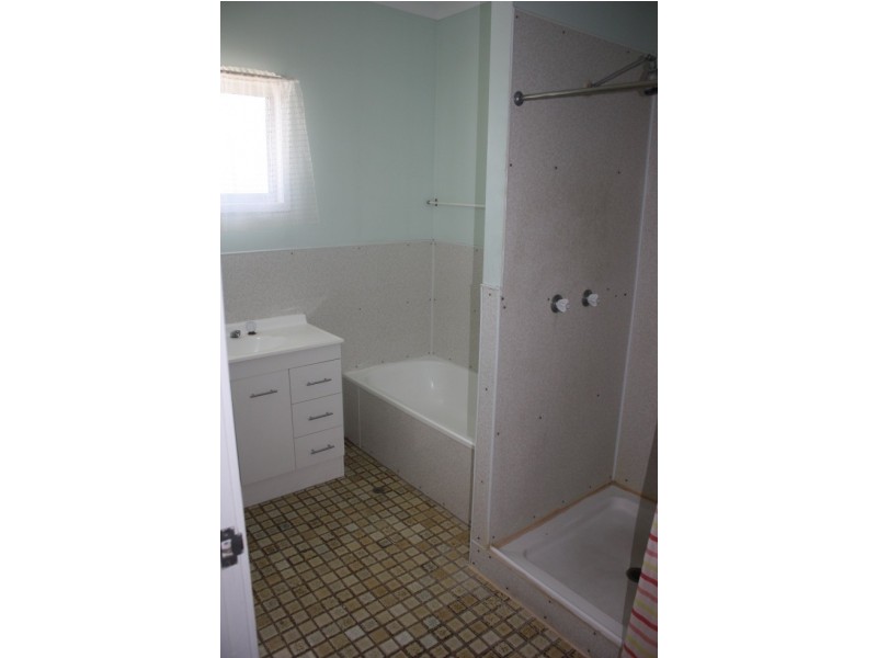 9 Roxburgh Street, Capella QLD 4723