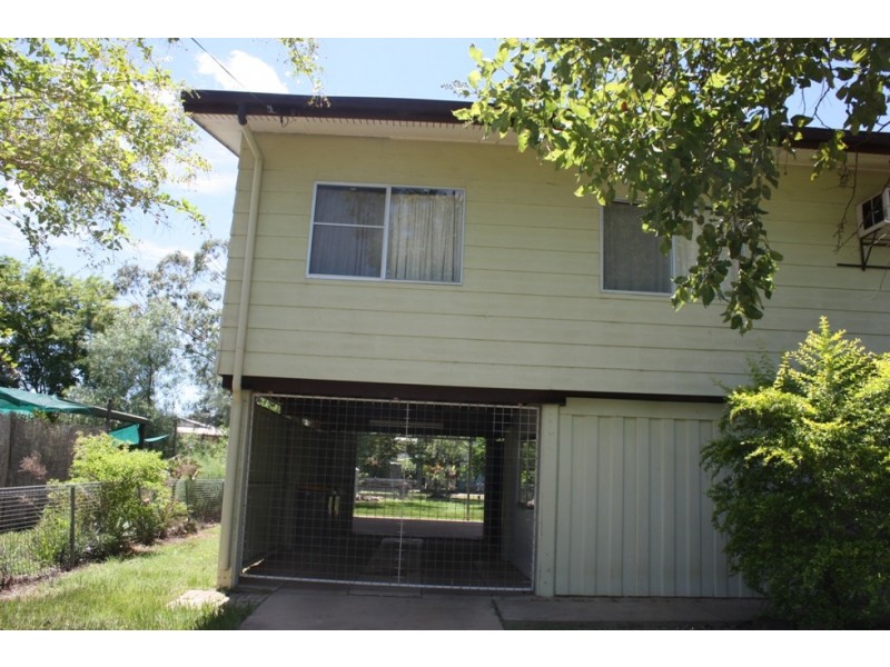 9 Roxburgh Street, Capella QLD 4723