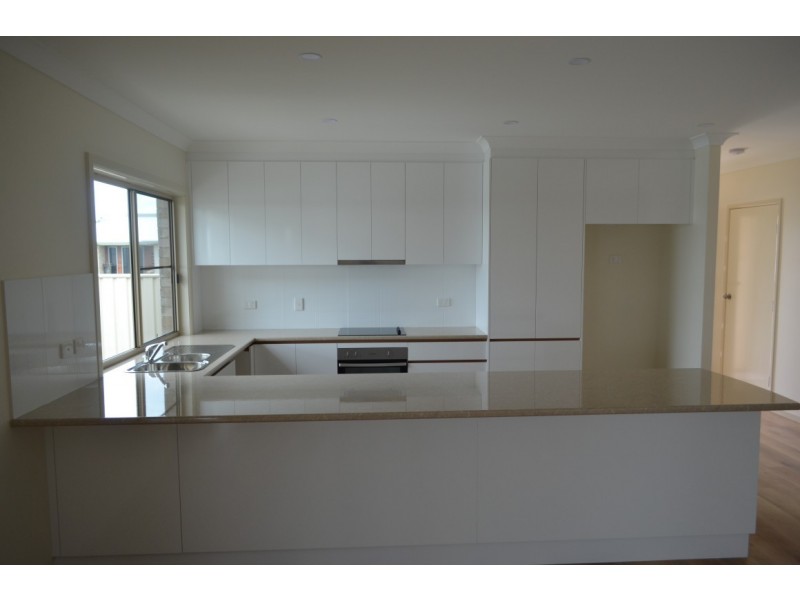 58 Canterbury Road, Emerald QLD 4720