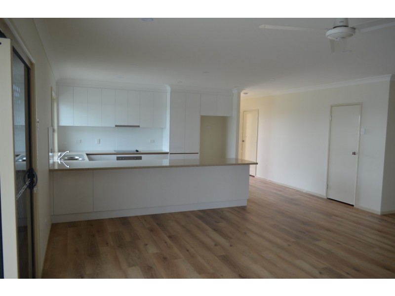 58 Canterbury Road, Emerald QLD 4720