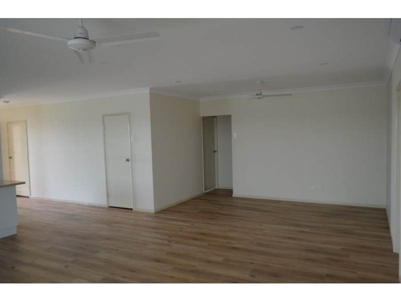 58 Canterbury Road, Emerald QLD 4720