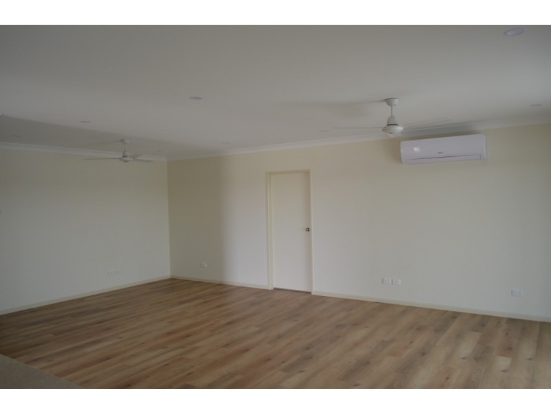 58 Canterbury Road, Emerald QLD 4720