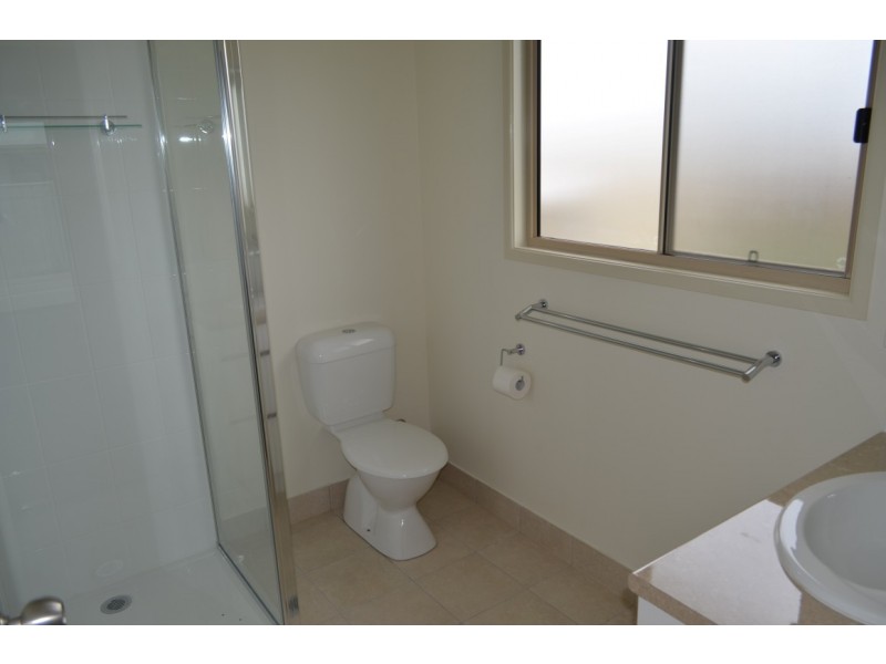 58 Canterbury Road, Emerald QLD 4720