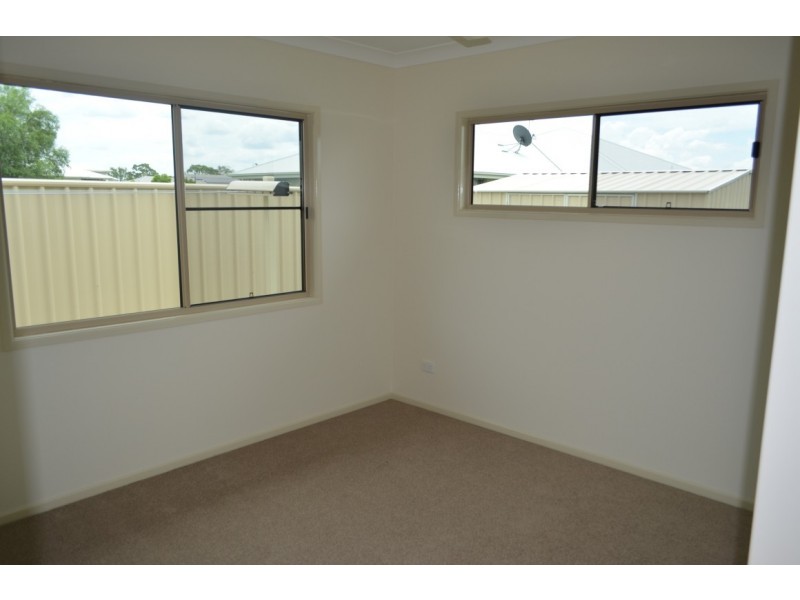 58 Canterbury Road, Emerald QLD 4720