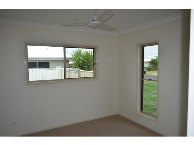 58 Canterbury Road, Emerald QLD 4720