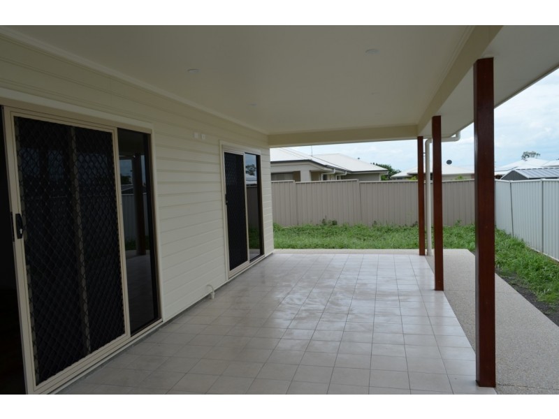 58 Canterbury Road, Emerald QLD 4720