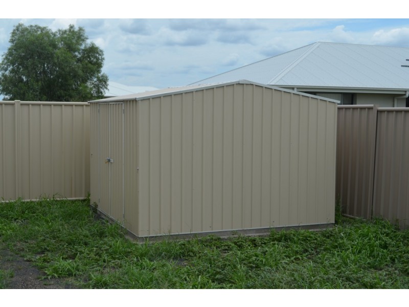 58 Canterbury Road, Emerald QLD 4720