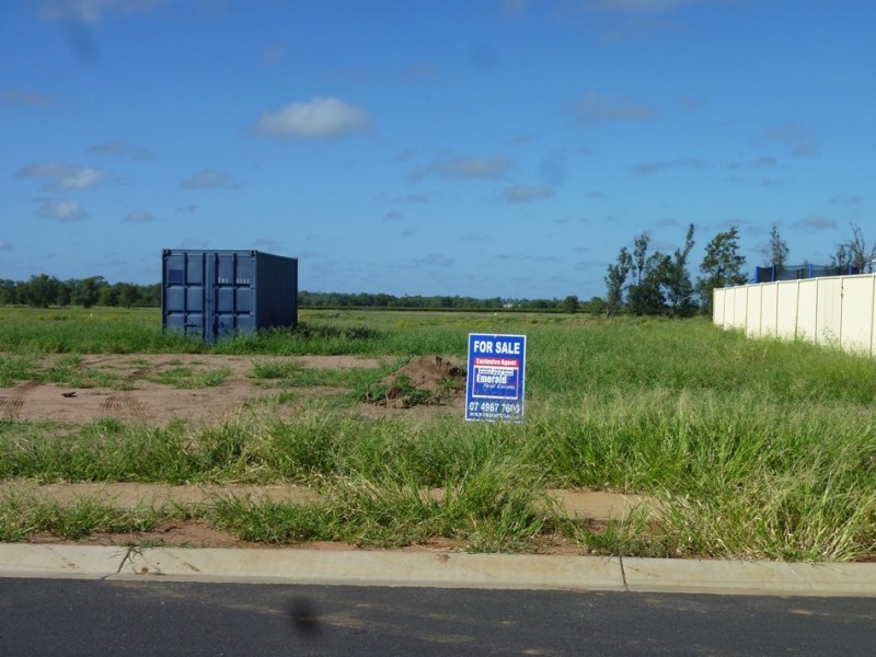 75 Canterbury Road, Emerald QLD 4720