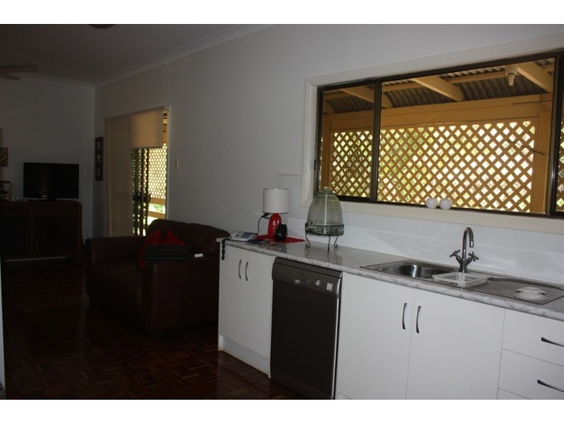 27 Baker Street, Emerald QLD 4720