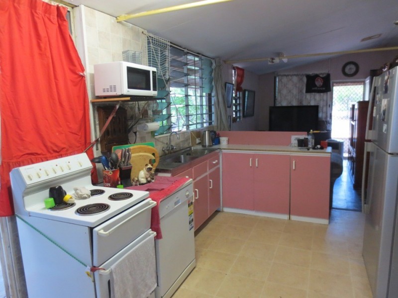 9 Lorikeet Avenue, Sapphire QLD 4702