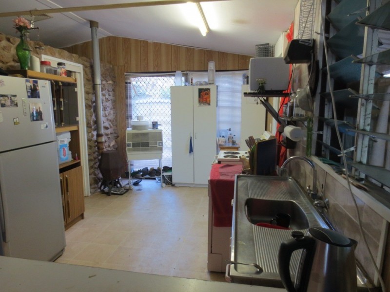 9 Lorikeet Avenue, Sapphire QLD 4702