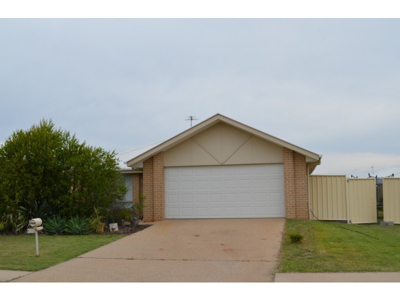 3 Scenic Drive, Emerald QLD 4720