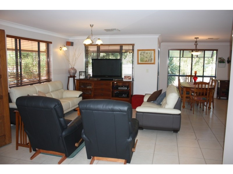 19 Coaker Drive, Emerald QLD 4720