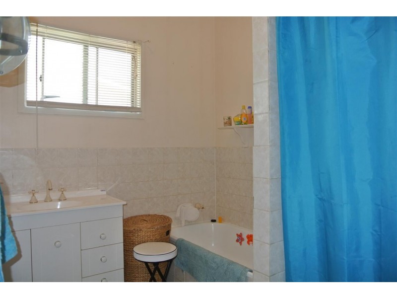 6 Bridgeman Street, Emerald QLD 4720