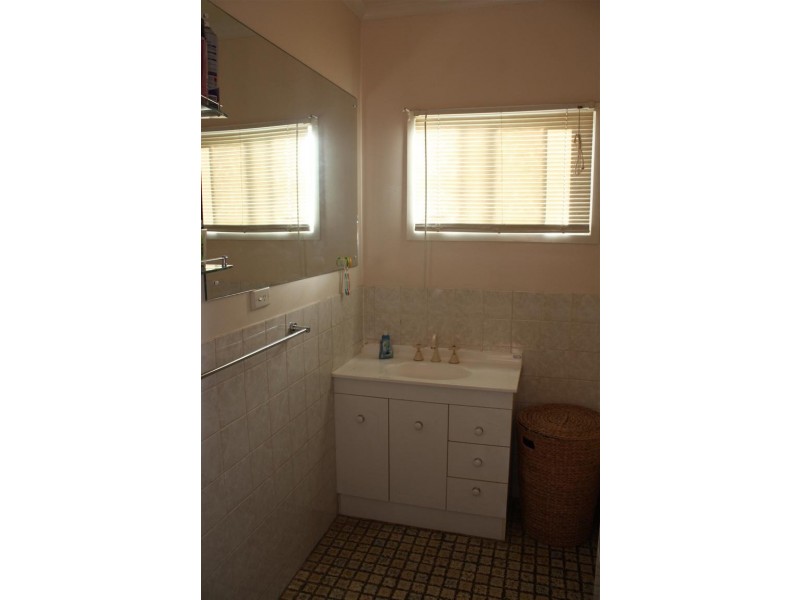 6 Bridgeman Street, Emerald QLD 4720