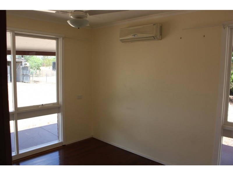 10 Retro Street, Capella QLD 4723