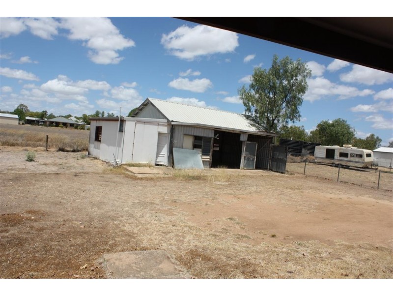 10 Retro Street, Capella QLD 4723