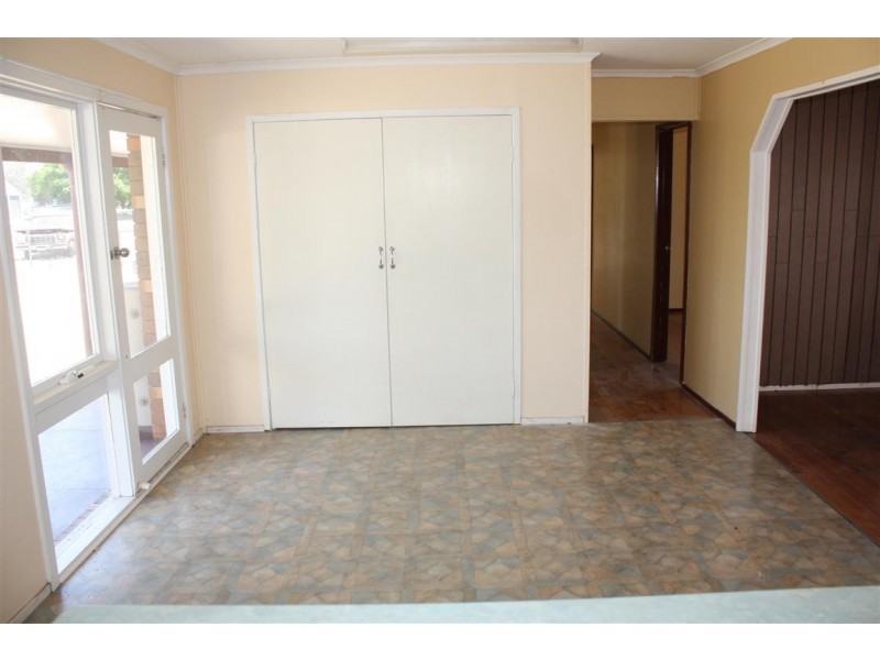 10 Retro Street, Capella QLD 4723