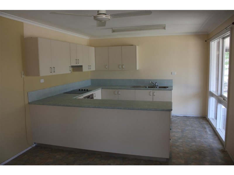 10 Retro Street, Capella QLD 4723