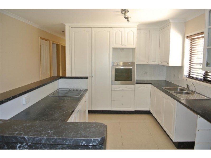 11 Kythera Road, Emerald QLD 4720