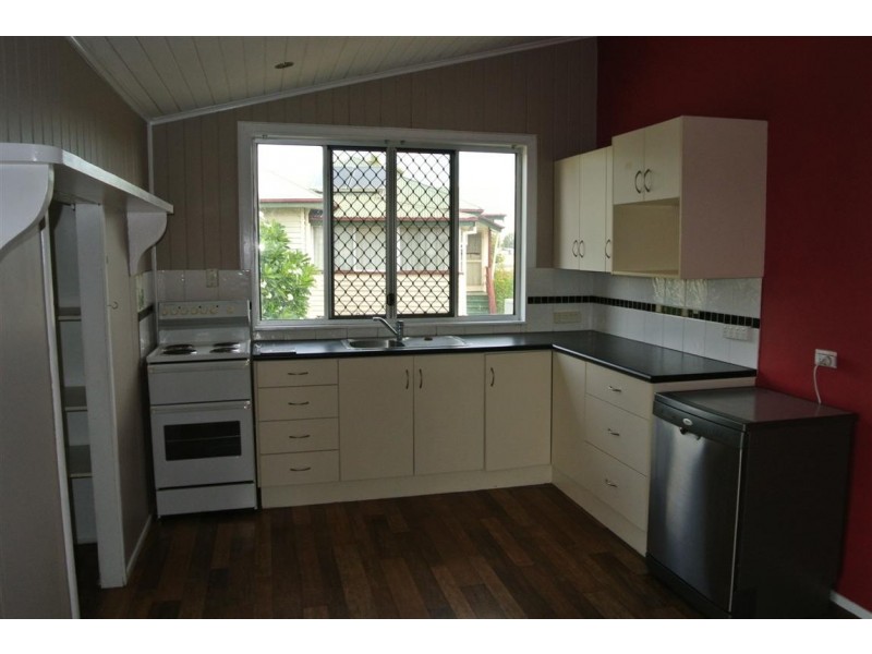 18 Baker Street, Emerald QLD 4720