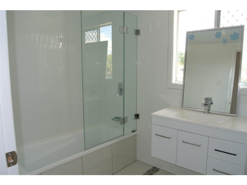 18 Baker Street, Emerald QLD 4720