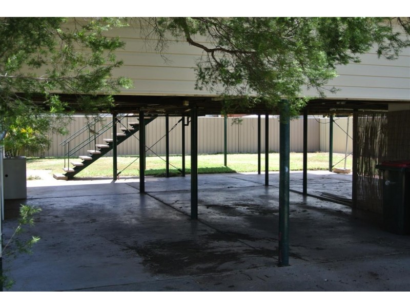 18 Baker Street, Emerald QLD 4720