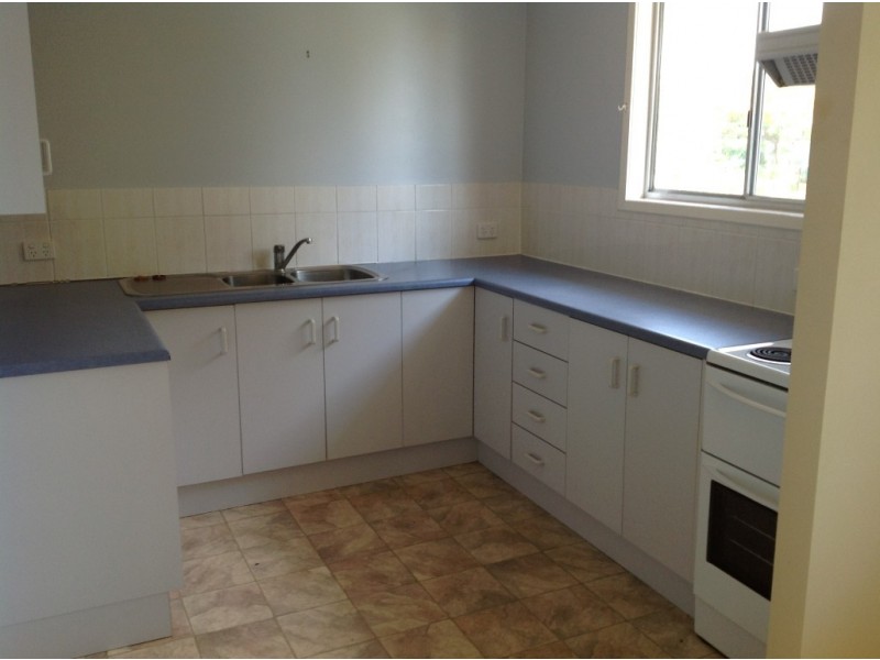 5 Bean Street, Blackwater QLD 4717