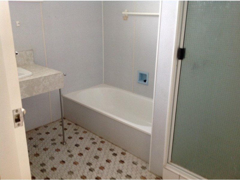 5 Bean Street, Blackwater QLD 4717