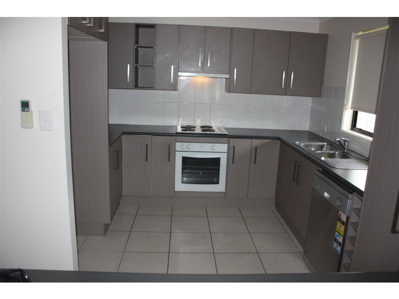 11 Charlton Street, Emerald QLD 4720