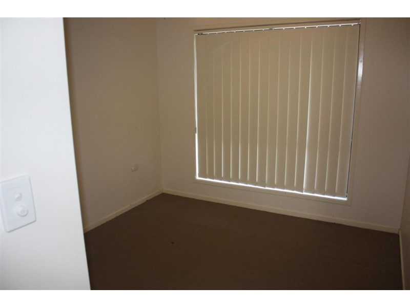 11 Charlton Street, Emerald QLD 4720