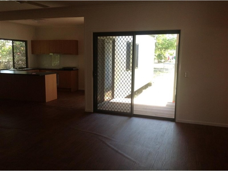 11 Roxburgh Street, Capella QLD 4723