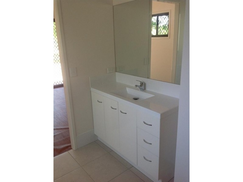 11 Roxburgh Street, Capella QLD 4723