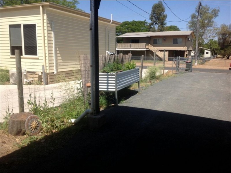 11 Roxburgh Street, Capella QLD 4723