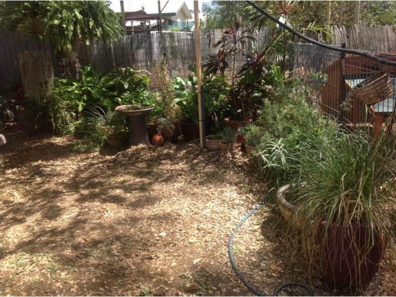 11 Roxburgh Street, Capella QLD 4723