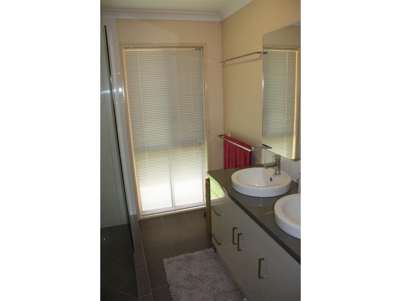 7 Staunton Street, Emerald QLD 4720
