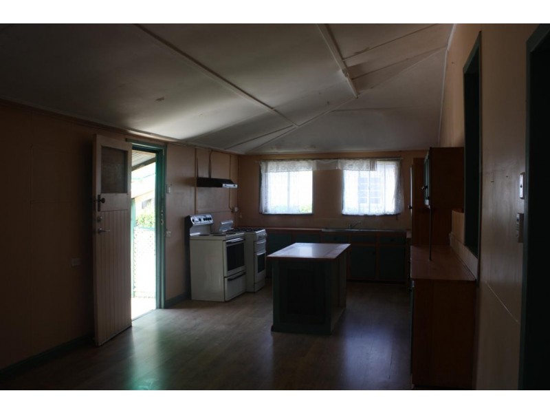 33 Peak Downs Street, Capella QLD 4723