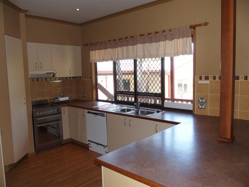 6 Julie Court, Emerald QLD 4720