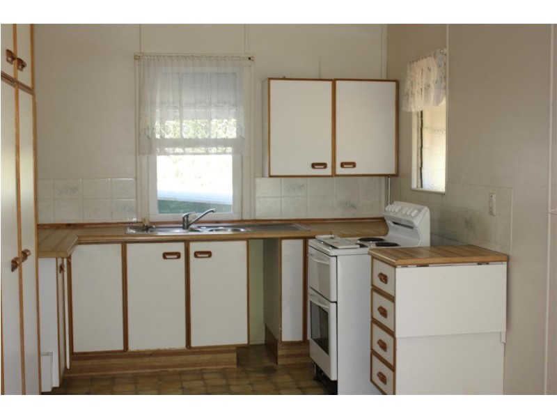 97 Woodbine Street, Springsure QLD 4722