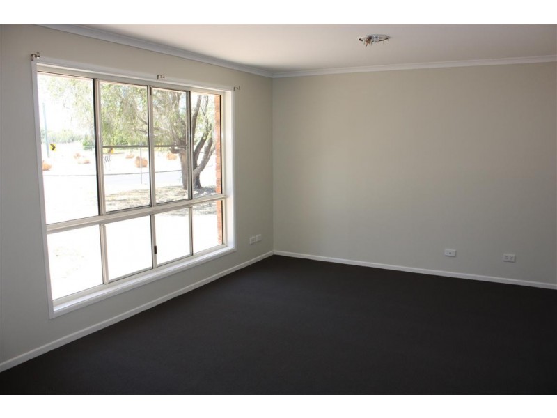 54 Braeside Road, Emerald QLD 4720